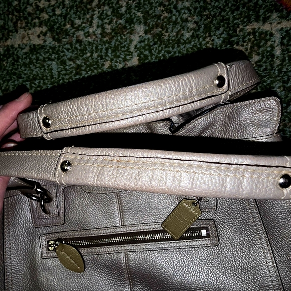 COACH PEBBLED LEATHER PURSE HANDBAG. LIKE NEW NO MARKS OR STAINS. - Picture 8 of 8